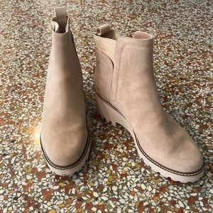 Dolce Vita - Waterproof HUEY. Size 10